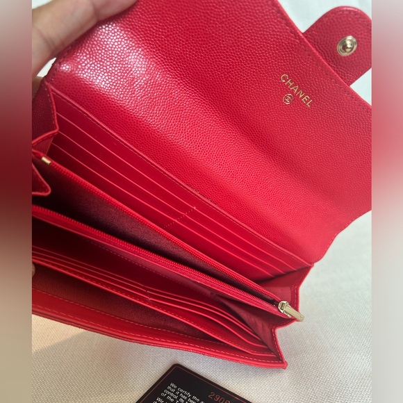 🛑 S O L D 🛑 Chanel Quilted Large Gusset Flap Wallet in Caviar Red (GIFTABLE) - Picture 6 of 9